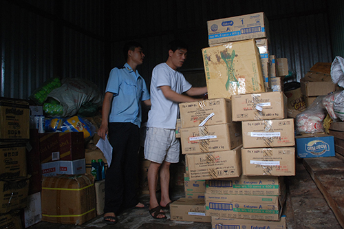 Doanh nghiệp dồn dập nhập hàng chạy thuế tại Lao Bảo