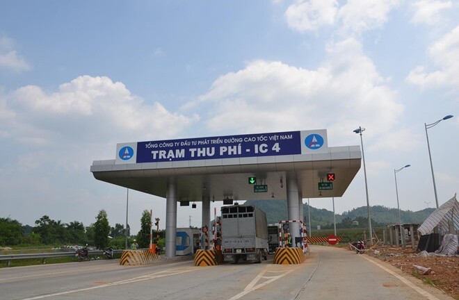 Cứu hộ 'chặt chém' trên tuyến cao tốc dài nhất Việt Nam