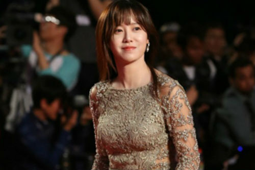 Các sao nữ ăn mặc hở hang bị 