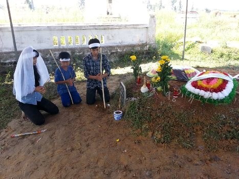 Xót xa cảnh 3 chị em trong chưa đầy một năm mất cả cha lẫn mẹ