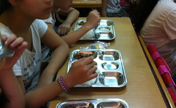  Đi tìm sự thật về tỉ lệ chiết khấu trên suất ăn của học sinh