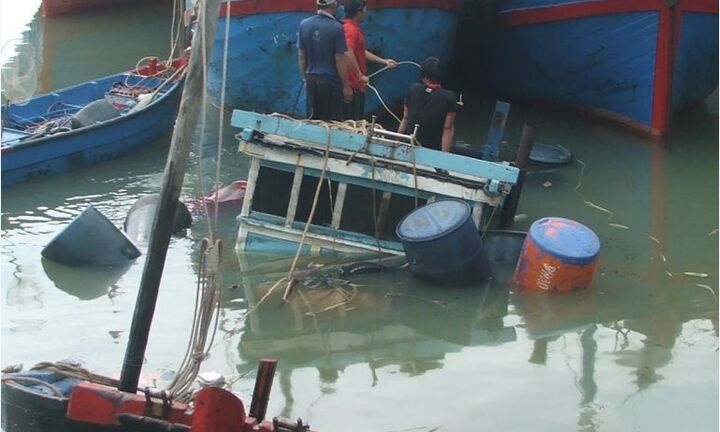 10 thuyền viên bị 