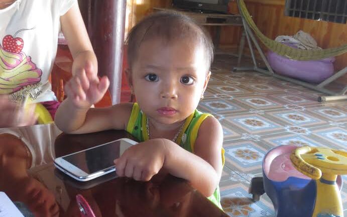 Phép màu nào “níu kéo” đôi mắt cho bé 2 tuổi bị ung thư mắt