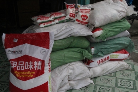 Bắt vụ vận số lượng lớn đường cát và bột ngọt không có nguồn gốc