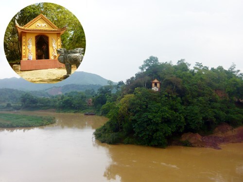 Ngôi đền nổi tiếng biết “giữ xác” trôi sông