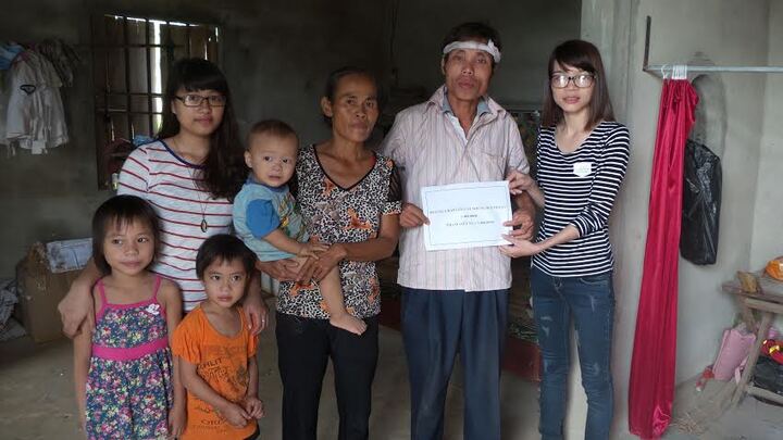 Clip: Nhiều món quà ý nghĩa đến với người nghèo