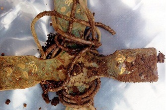 Phát hiện kho đồ vàng, bạc 1.000 năm tuổi