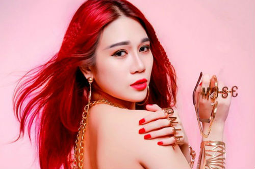 Nữ DJ 9X xứ Huế khoe đường cong bốc lửa