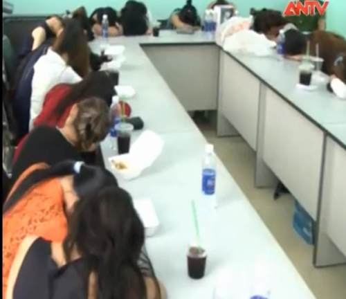 Clip: Bắt quả tang ổ chân dài 