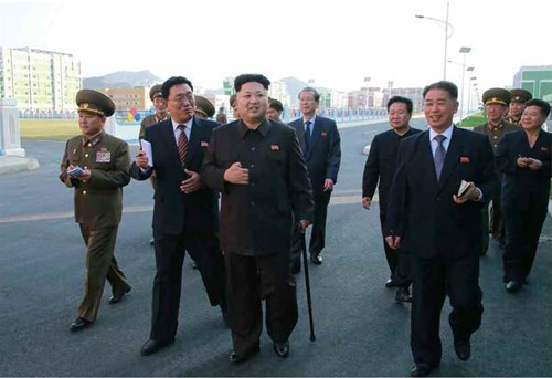 Kim Jong-Un chống gậy tái xuất lần thứ hai