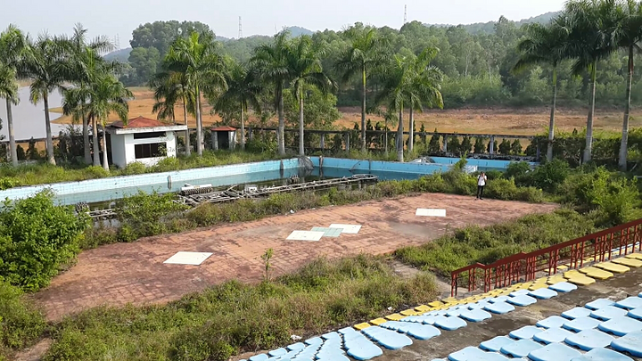 Khu vui chơi giải trí tiền tỷ bị “trùm mền” bỏ hoang