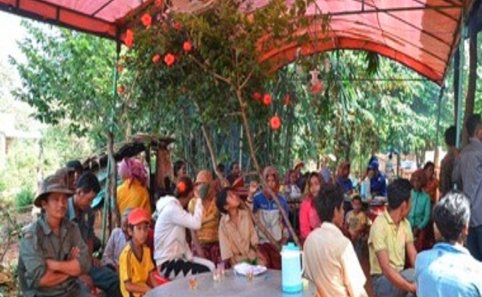 Vụ mẹ treo cổ kéo 2 con chết thảm: Cách