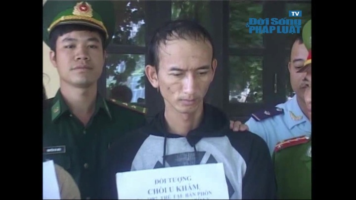 Clip: Bắt hai đối tượng buôn ma tuý ở cửa khẩu quốc tế Cầu Treo