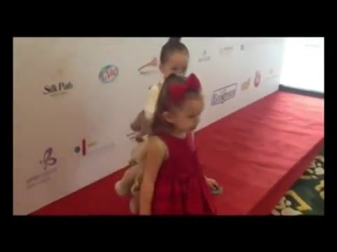 Clip: Cận cảnh cặp song sinh Tôm và Tép nhà Hồng Nhung