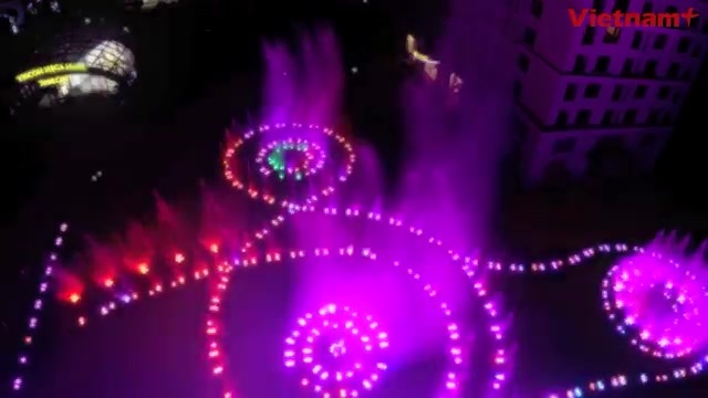 Clip: Chương trình nhạc nước lung linh tại Vincom MegaMall - Times City