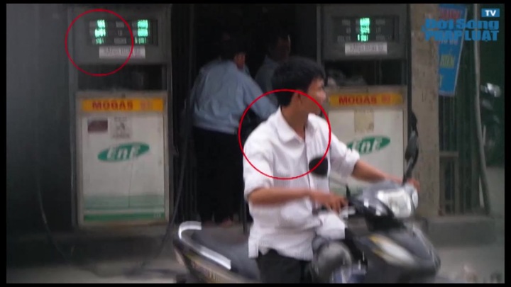 Clip: Lật tẩy thủ đoạn ăn cắp mới của nhân viên cây xăng