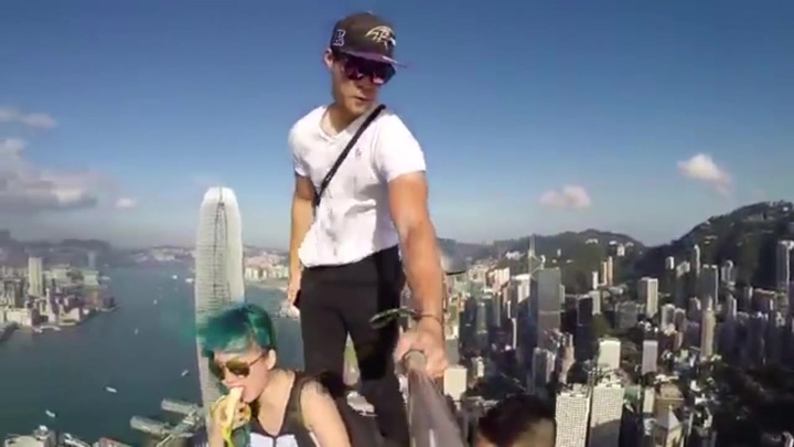 Clip: Trào lưu chụp ảnh 'giỡn mặt tử thần' của giới trẻ Hong Kong