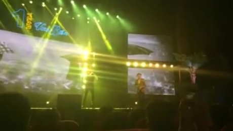 Khánh Bình giả giọng nữ song ca Cho vừa lòng em cùng Mr Đàm