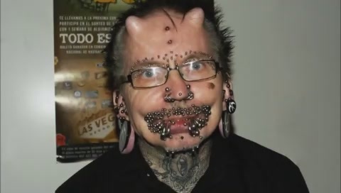 Không được nhập cảnh vì có hai sừng trên đầu