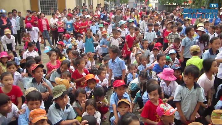 Mang trung thu về cho các em thiếu nhi Bình Phước 