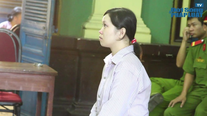 Mâu thuẫn vợ chồng, vợ mua xăng đốt chồng và hai em chồng