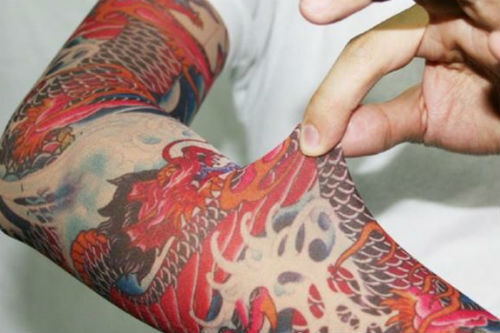 Mốt xăm giả kín tay như thật của giới trẻ