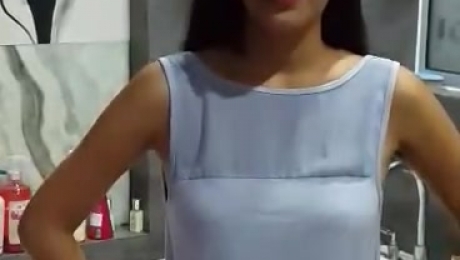 Phạm Quỳnh Anh đổ nước đá lên đầu