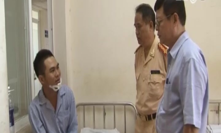 Vi phạm giao thông, đối tượng táo tợn cầm dao chém CSGT