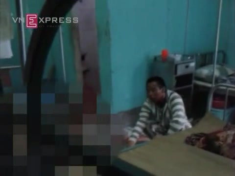 Video: Công an thuyết phục kẻ giết bạn tù tại bệnh viện