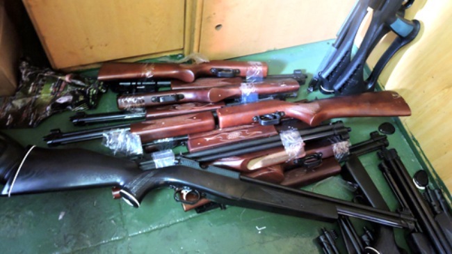 Clip: Bắt vụ buôn lậu súng hơi cực lớn trên biển