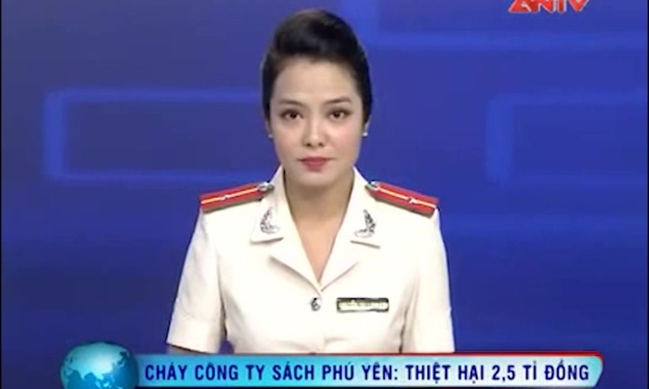 Clip: Lửa cháy ngùn ngụt thiêu rụi Cty sách Phú Yên