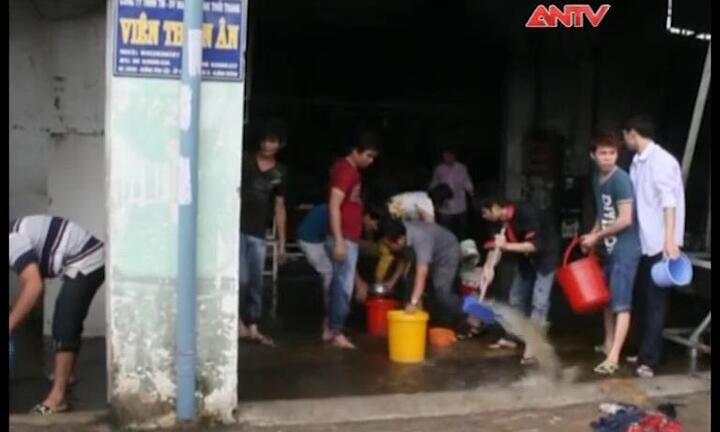 Gần 200 công nhân tháo chạy trong vụ cháy công ty may mặc