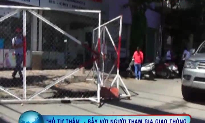 Hố tử thần – dân thấp thỏm đi đường