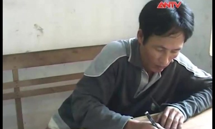 Kẻ sát nhân đâm thấu tim địch thủ ra đầu thú