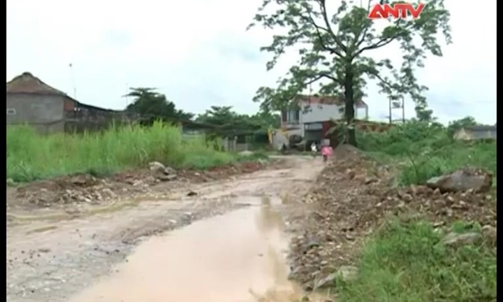 Phú Thọ: Những con đường oằn mình “cõng” xe quá tải