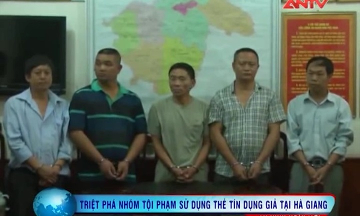 Sử dụng dữ liệu ăn cắp làm thẻ tín dụng giả