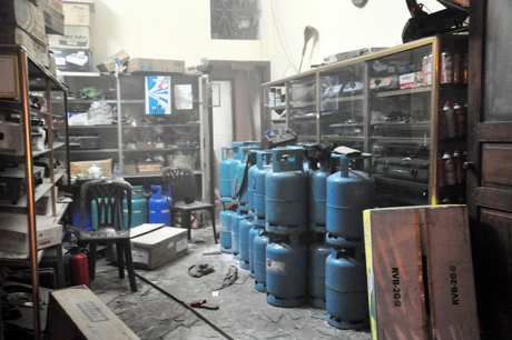 Nổ kinh hoàng tại cửa hàng gas giữa TP Hạ Long