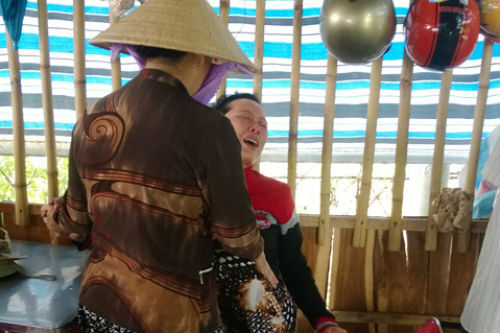 Bi kịch gia đình cha tật nguyền giết con 3 tuổi rồi tự sát