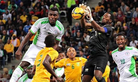 Thủ quân đội tuyển Nam Phi bị bắn chết tại nhà bạn gái