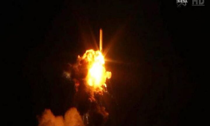 Clip: Tên lửa Mỹ nổ tung chỉ vài giây khi rời bệ phóng