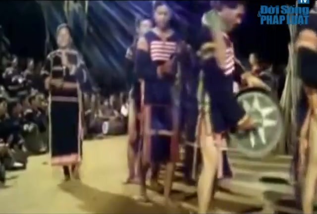 Clip: Độc đáo tiếng nhạc cồng chiêng trong lễ bỏ mả của người Jrai