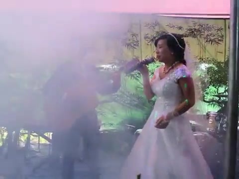 Cô dâu chú rể 'song kiếm hợp bích' trong ngày cưới