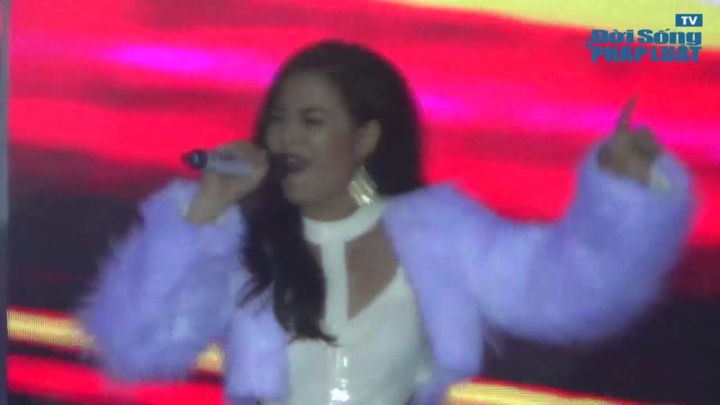 High - Hoàng Thùy Linh trong lễ hội Glow