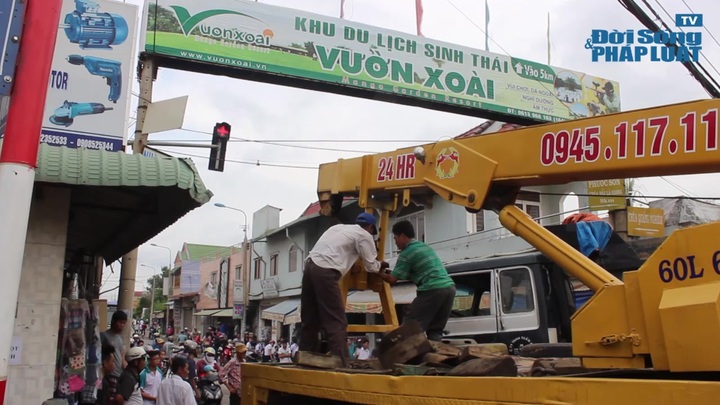 Người đàn ông bán vé số bị xe ben cán chết