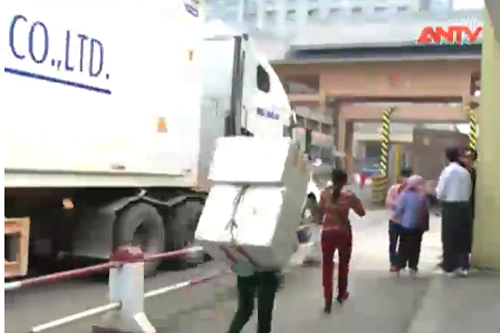 Clip: Thâm nhập thế giới cửu vạn hàng lậu vùng biên