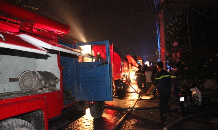 TP.HCM: Cháy lớn tại hai công ty, thiêu rụi nhiều tài sản