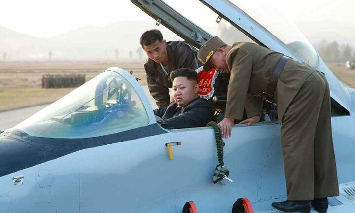 Nhà lãnh đạo Kim Jong-un trực tiếp vào buồng lái máy bay MiG-29  