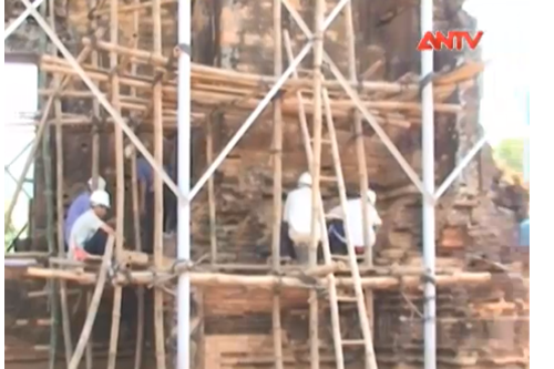 Clip: Tháp cổ Mỹ Sơn bị lún, nứt nghiêm trọng