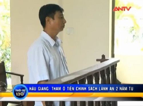 Tham ô tiền chính sách, lãnh án 2 năm tù
