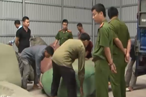 Clip: Phó Thủ tướng biểu dương đơn vị bắt giữ 100 tấn hàng lậu